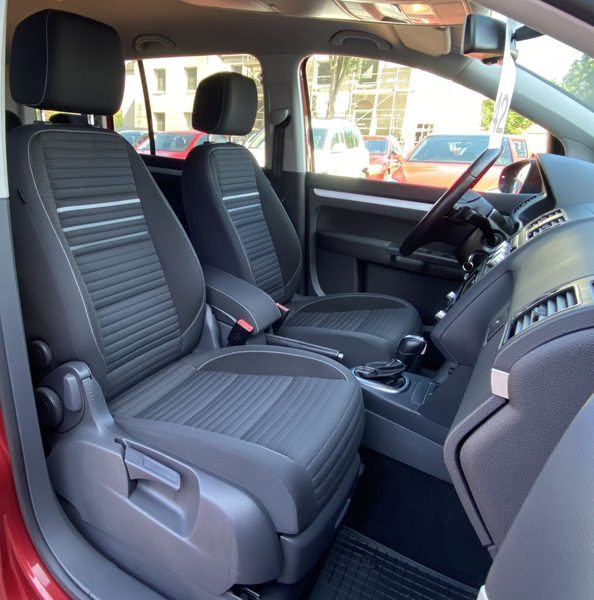 Volkswagen Touran Cup Autom. AHK PDC SHZ Garantie — photo 13