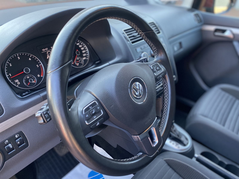Volkswagen Touran Cup Autom. AHK PDC SHZ Garantie — photo 12