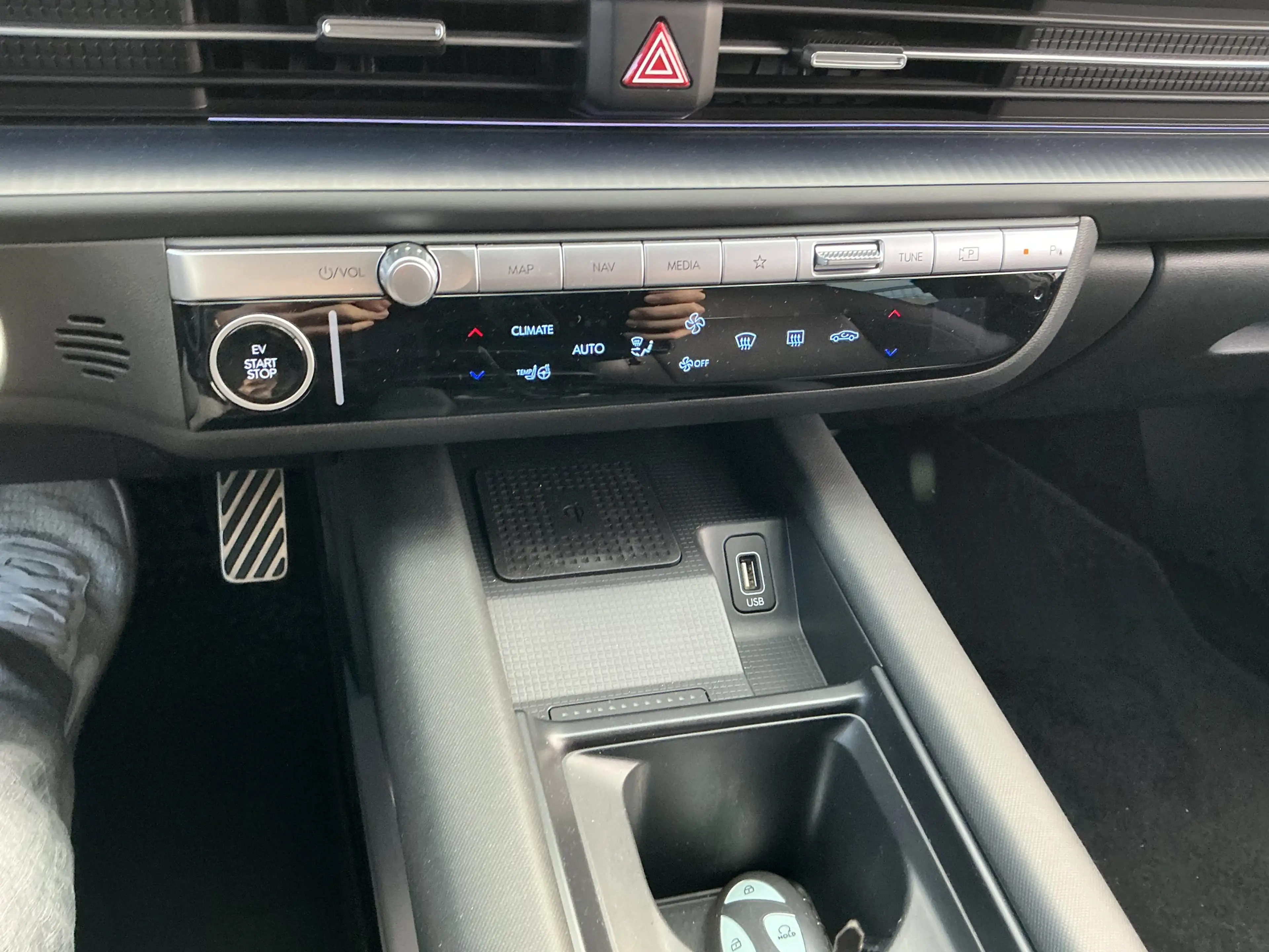 Hyundai IONIQ 6 Uniq Leder Memory BOSE 360Cam HUD 4WD — photo 15