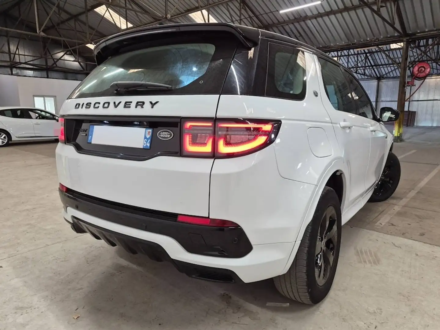 Land Rover Discovery Sport 1.5 I3 PHEV 309PS AWD Auto RDynamic S - 2