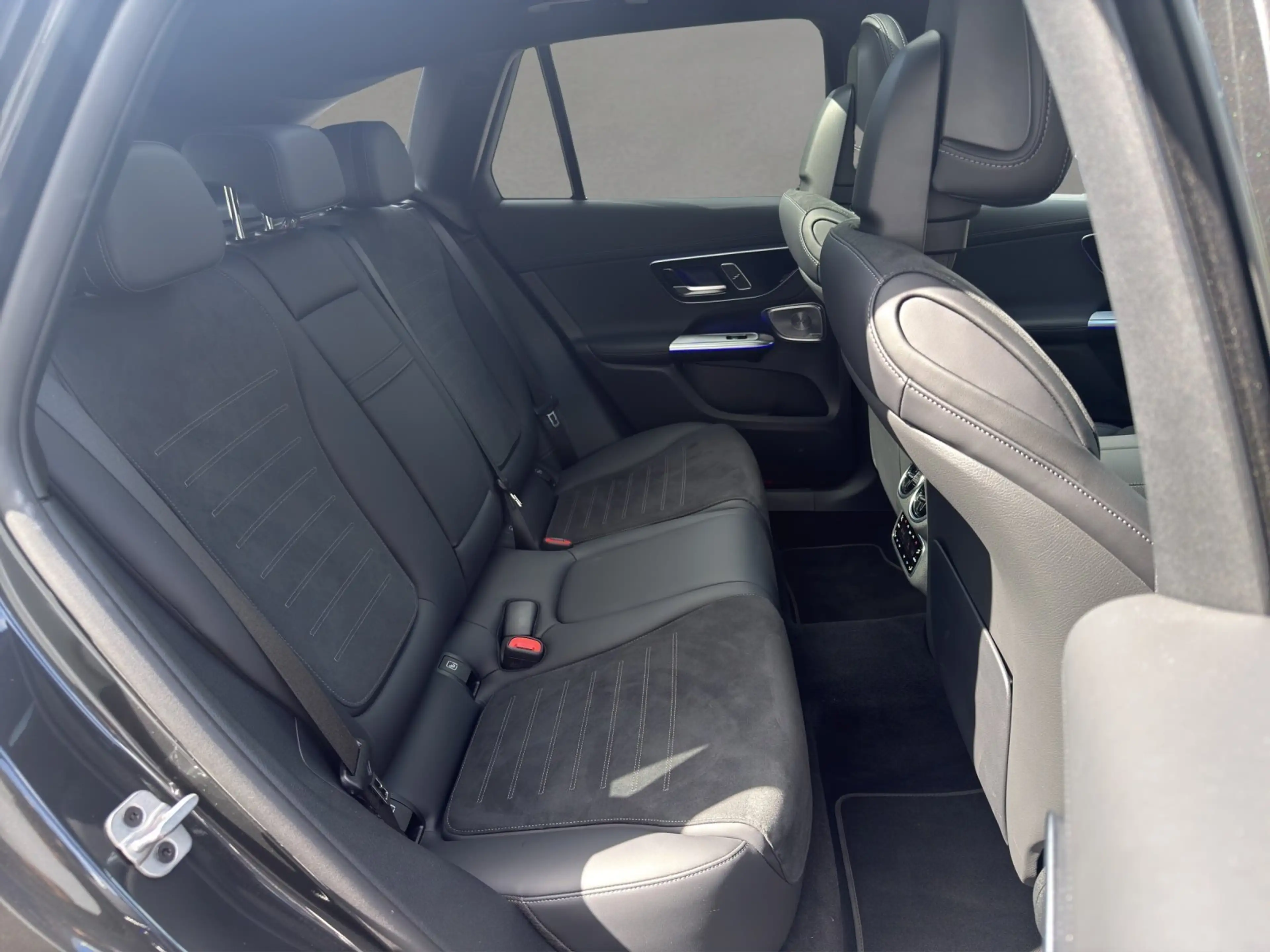 Mercedes-Benz GLC 450 GLC450d AMG Prem+ DISTRO Pano AHK Memo HUD KeyGo — photo 14