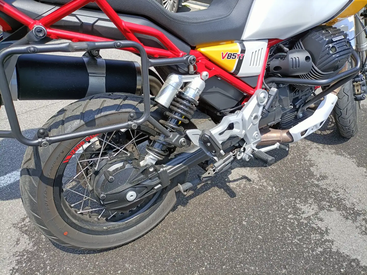 Moto Guzzi V 85 TT evoche Giallo - 2