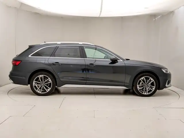 Audi A4 view 3