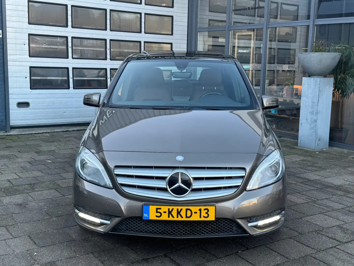 Mercedes-Benz B 180 Ambition | Clima | Navi | Pano | Automaat | N.A.P Grau - 2
