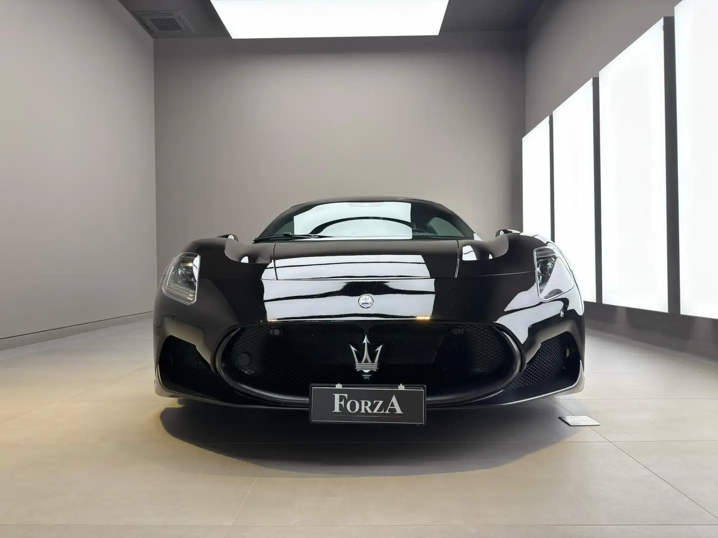 Maserati MC20 3.0 V6 630cv rwd auto crna - 2