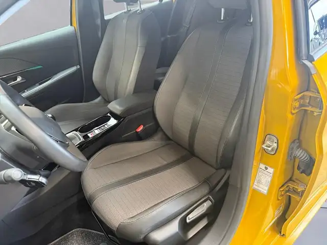 Peugeot 208 view 10