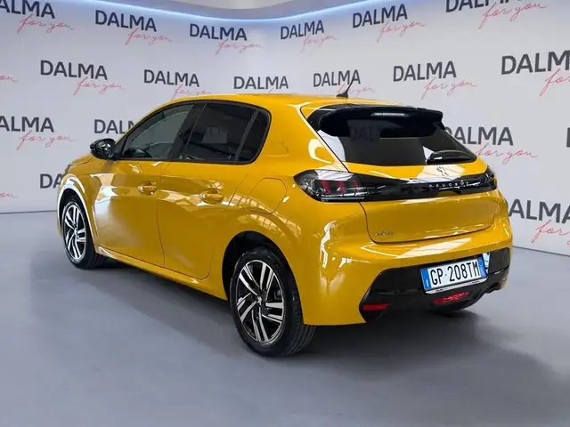 Peugeot 208 view 3