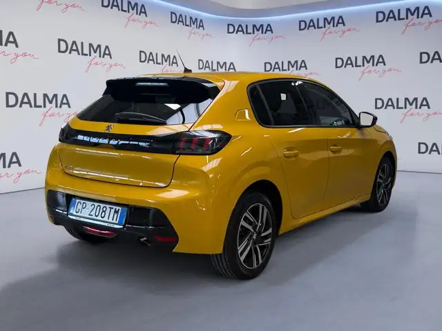 Peugeot 208 view 5