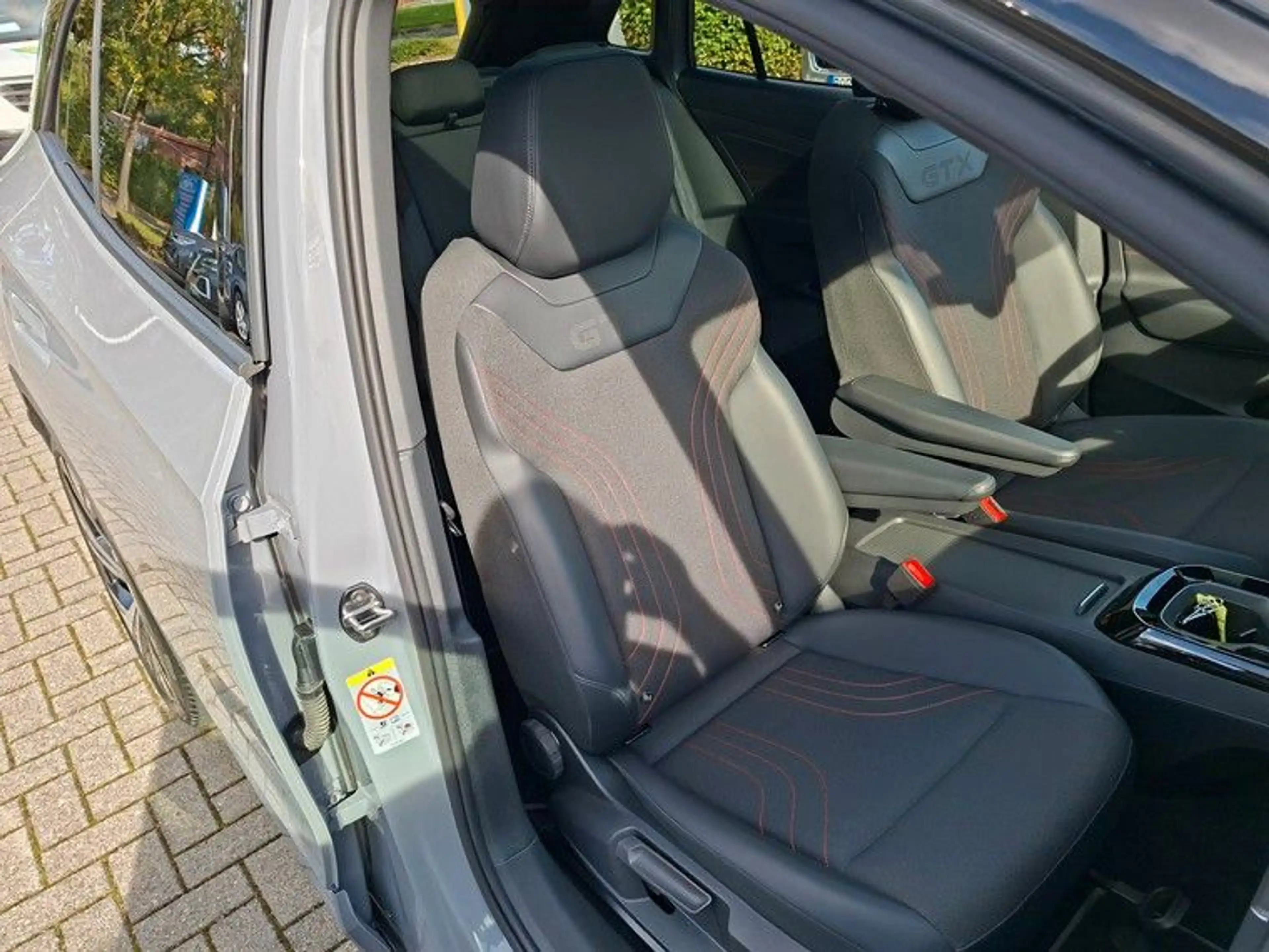 Volkswagen ID.4 GTX 220kW 4Motion AHK*Kamera* Pano*21" — photo 13
