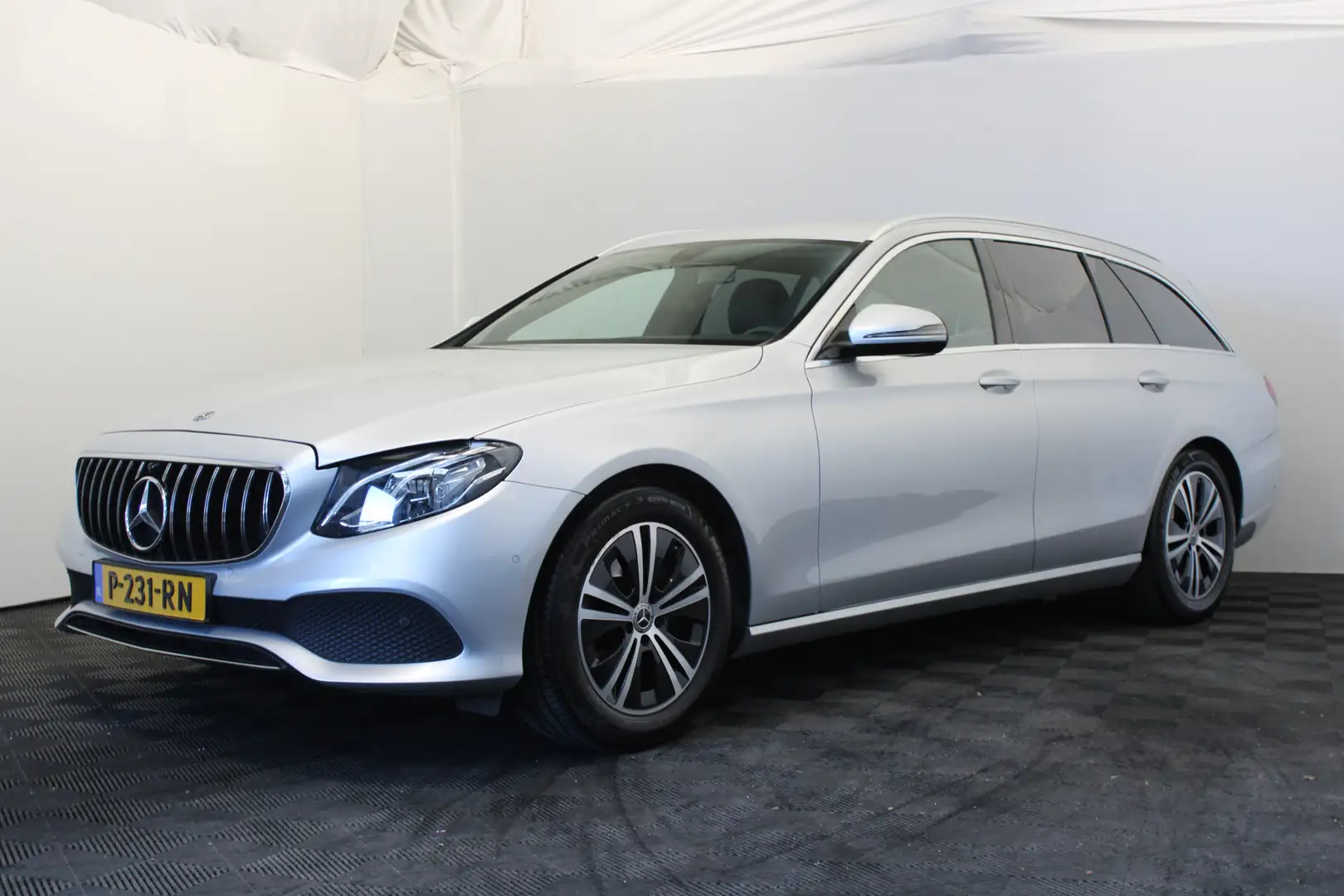 Mercedes-Benz E 200 Estate Exclusive Line Grijs - 1