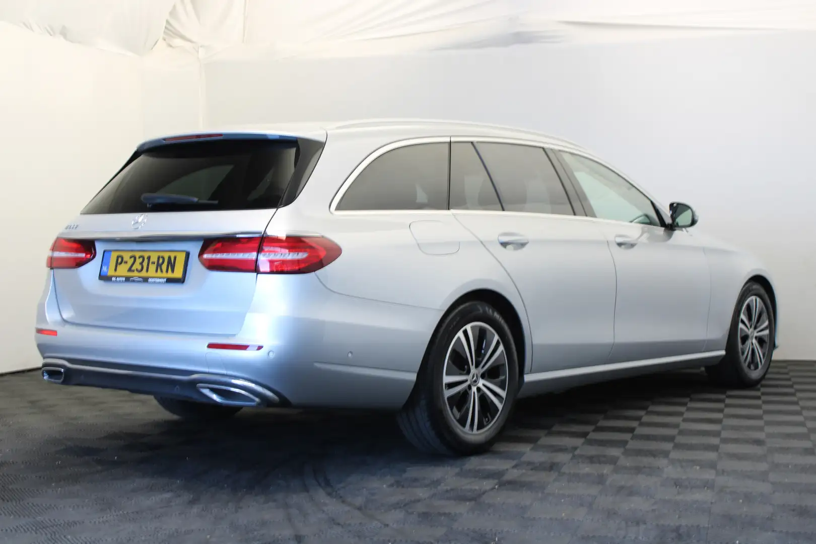 Mercedes-Benz E 200 Estate Exclusive Line Grijs - 2