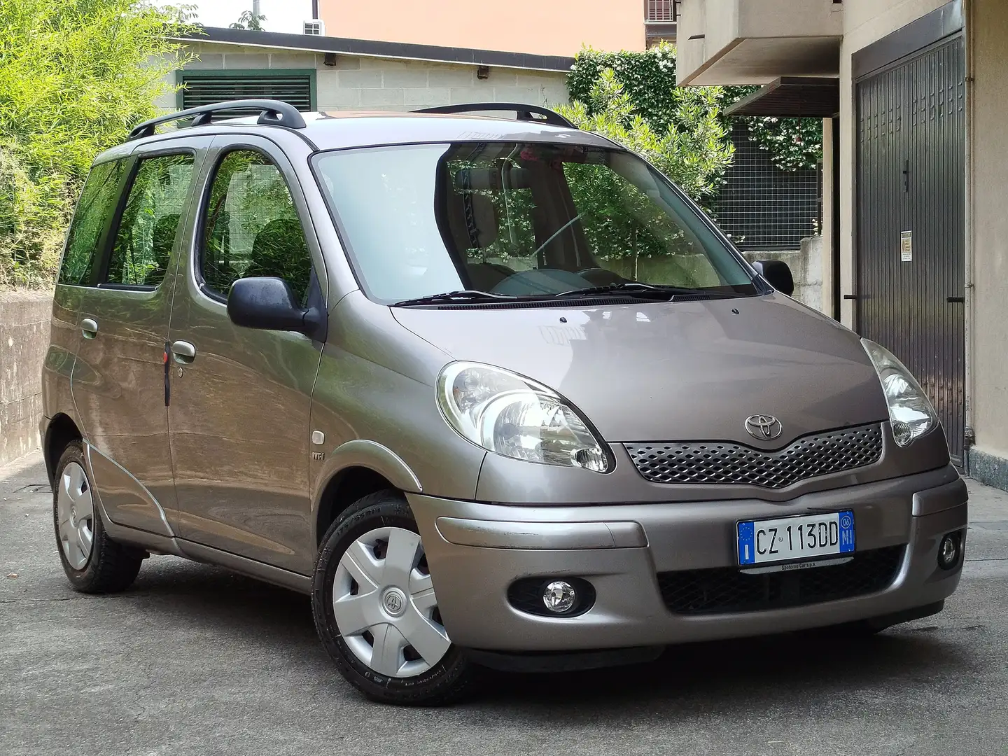 Toyota Yaris Verso 1.3 BENZINA 85cv 79.000km / Uniproprietario Grigio - 1