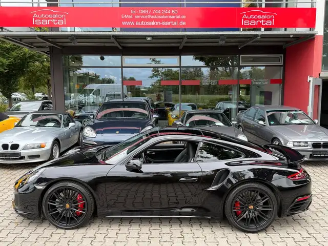 Porsche 911 view 3