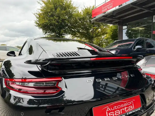 Porsche 911 view 5