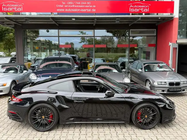 Porsche 911 view 11