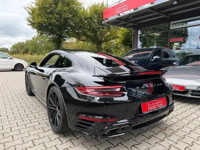 Porsche 911 view 4