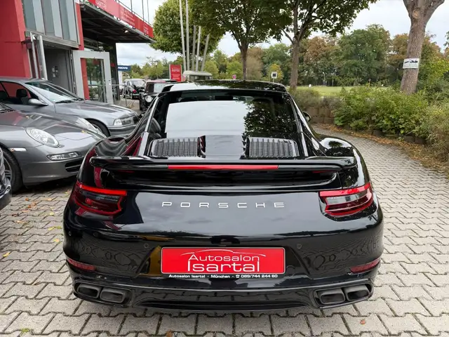 Porsche 911 view 6