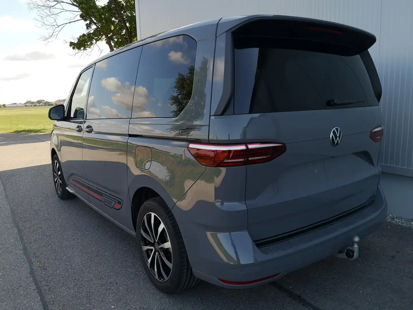 Volkswagen T7 Multivan 1,5eHybrid DSG 4Motion Sport Edition Premium KÜ 7 Gris - 2