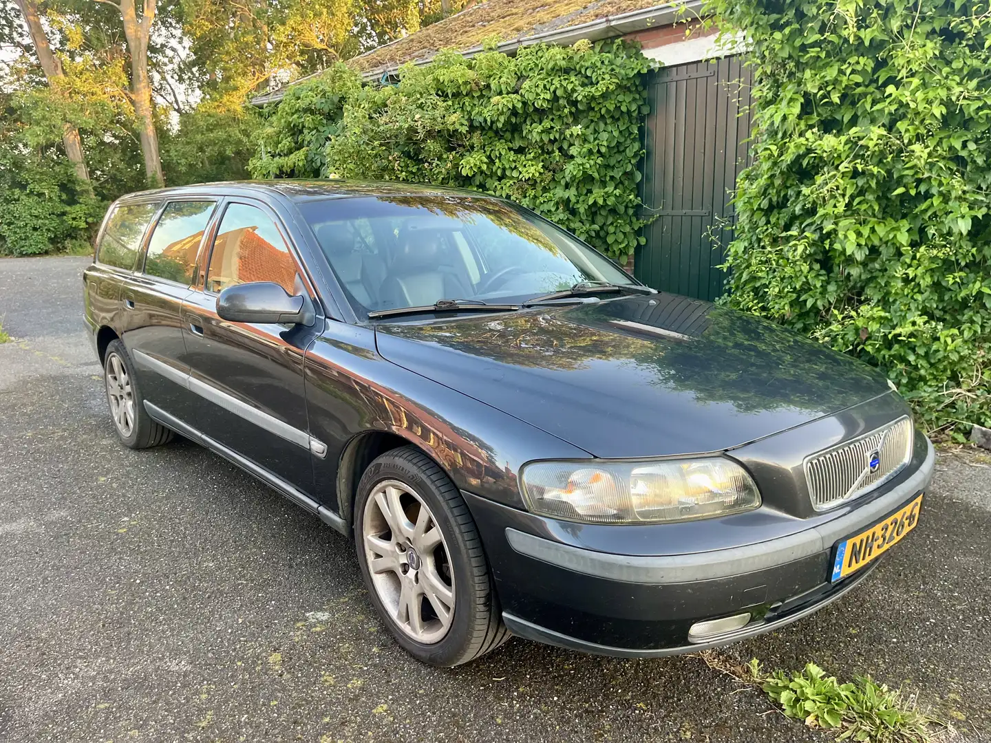 Volvo V70 2.4 T Geartr. C.L. Gris - 2