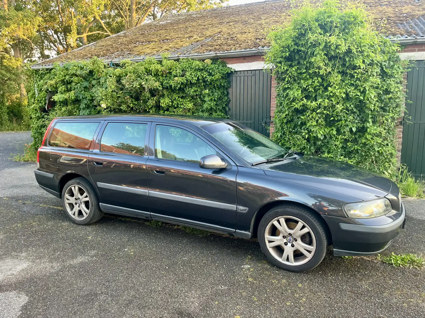 Volvo V70 2.4 T Geartr. C.L. Gris - 1
