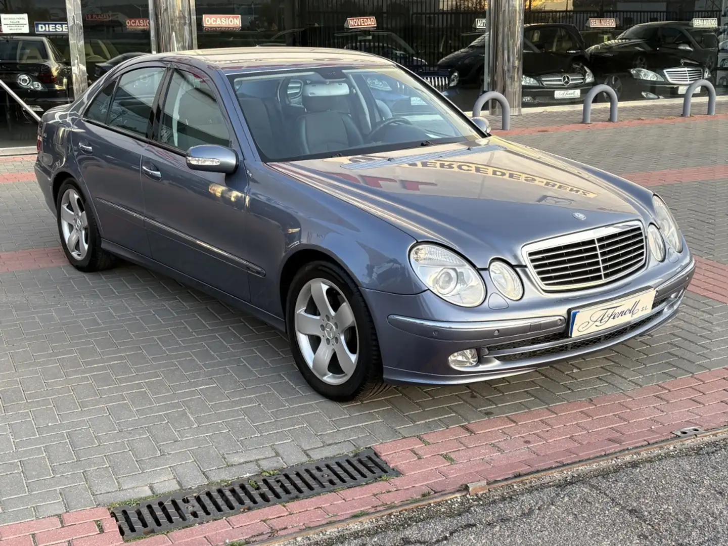 Mercedes-Benz E 320 CDI Blau - 1