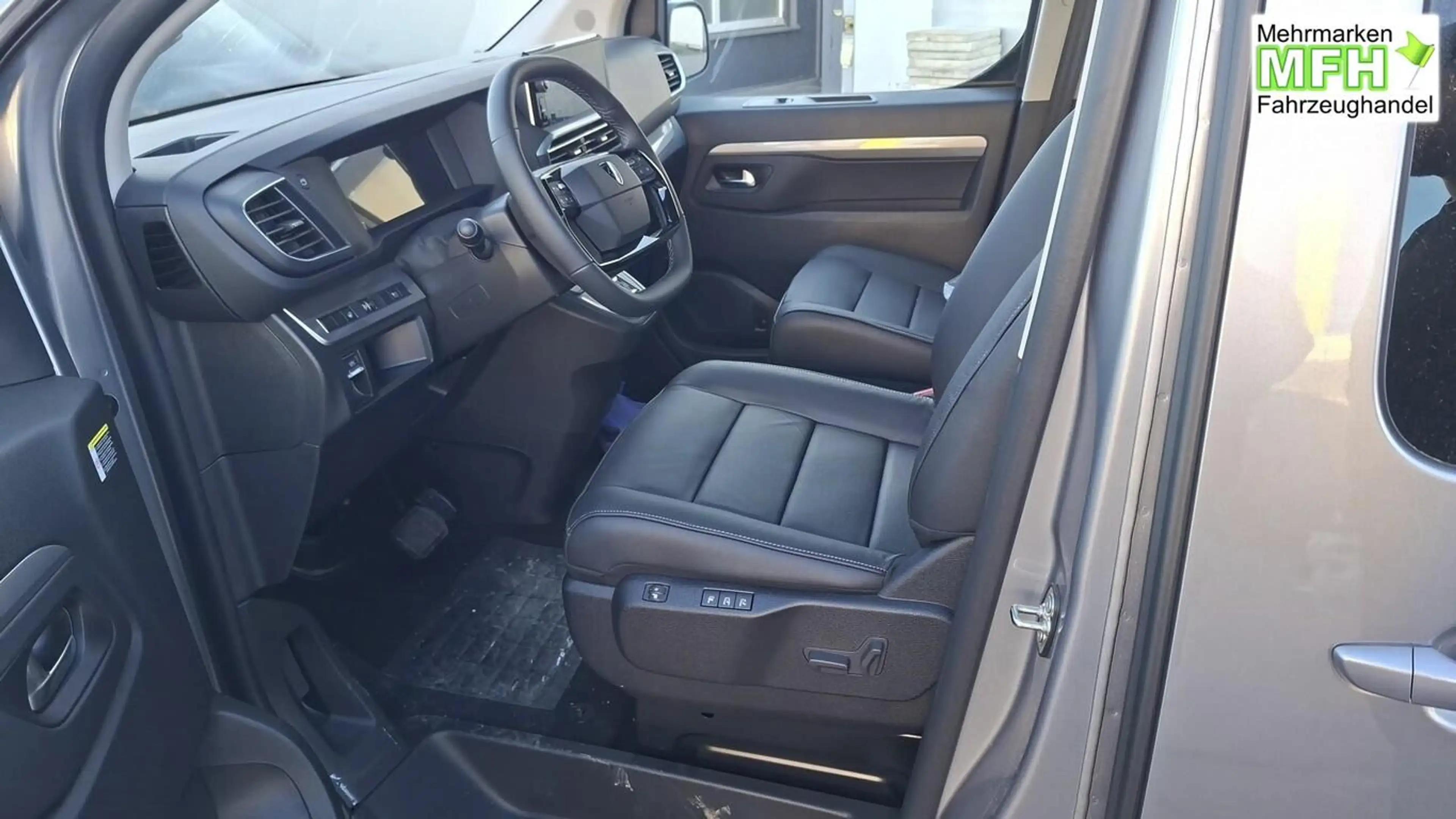 Peugeot Traveller Allure L3 Pano StHz AHK Leder Keyl Nav 130 kW (... — photo 3