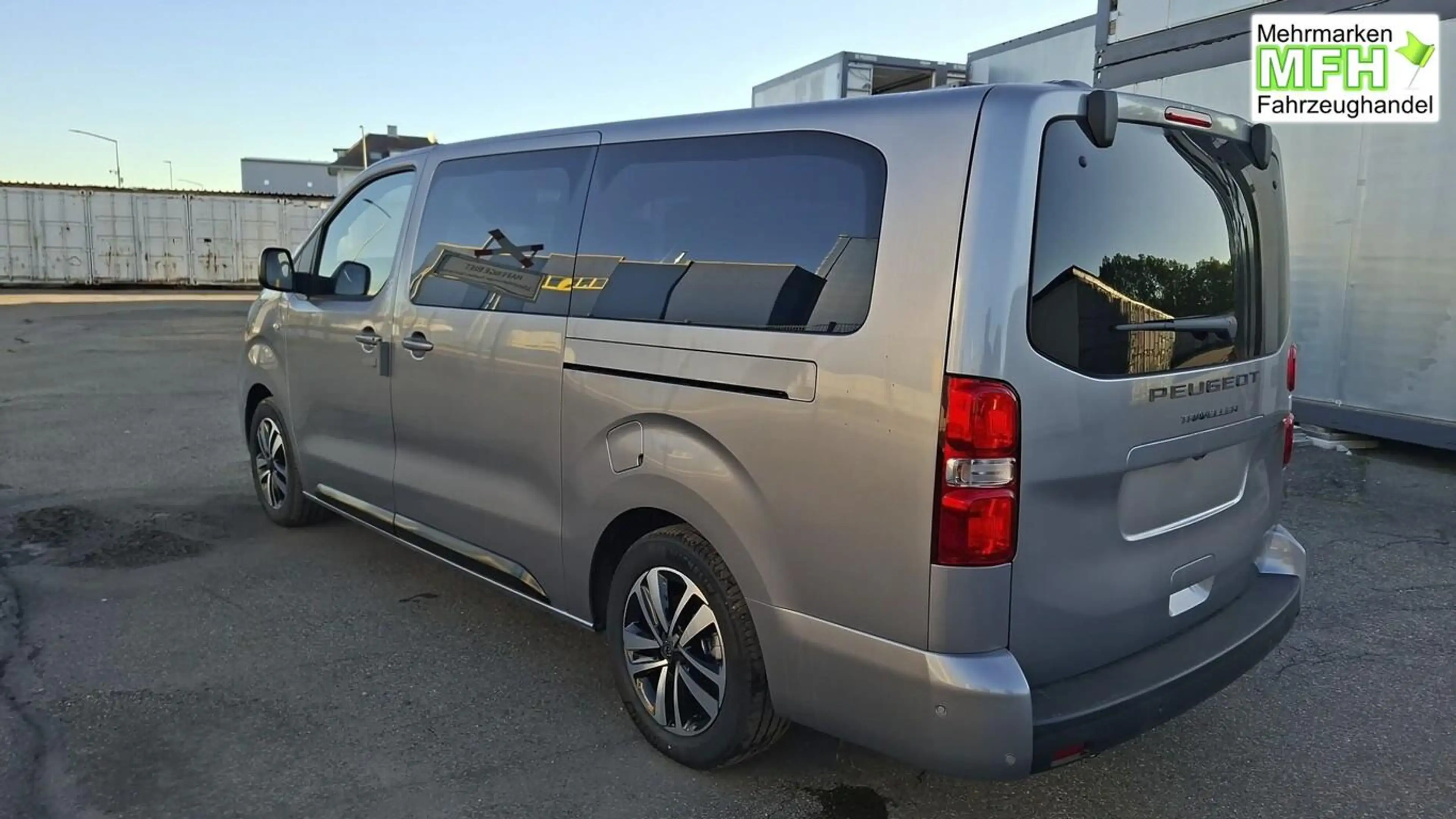 Peugeot Traveller Allure L3 Pano StHz AHK Leder Keyl Nav 130 kW (... — photo 2