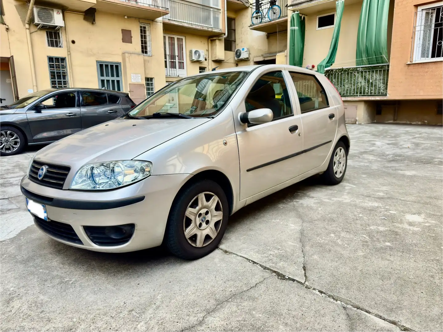 Fiat Punto 5p 1.2 16v Dynamic - 1