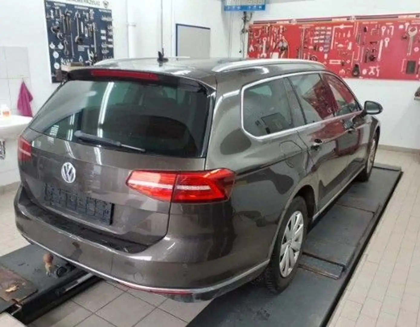Volkswagen Passat Variant Passat Var. 2.0 TDI Highline*AHK*ACC*Massage* Braun - 2