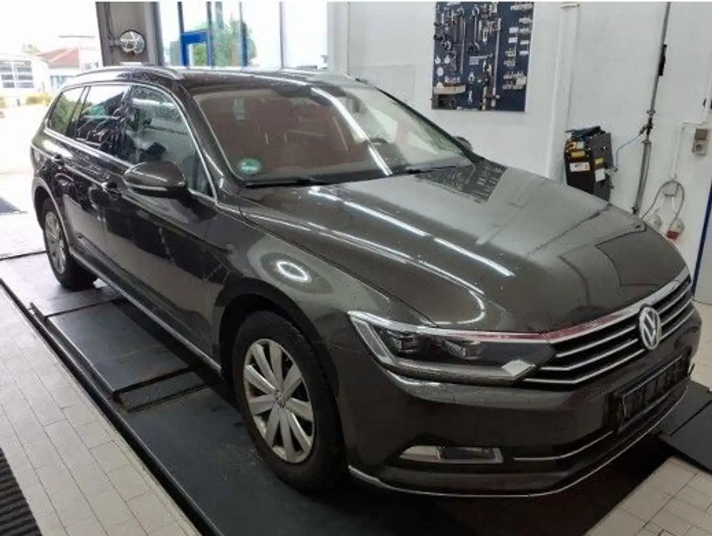 Volkswagen Passat Variant Passat Var. 2.0 TDI Highline*AHK*ACC*Massage* Braun - 1