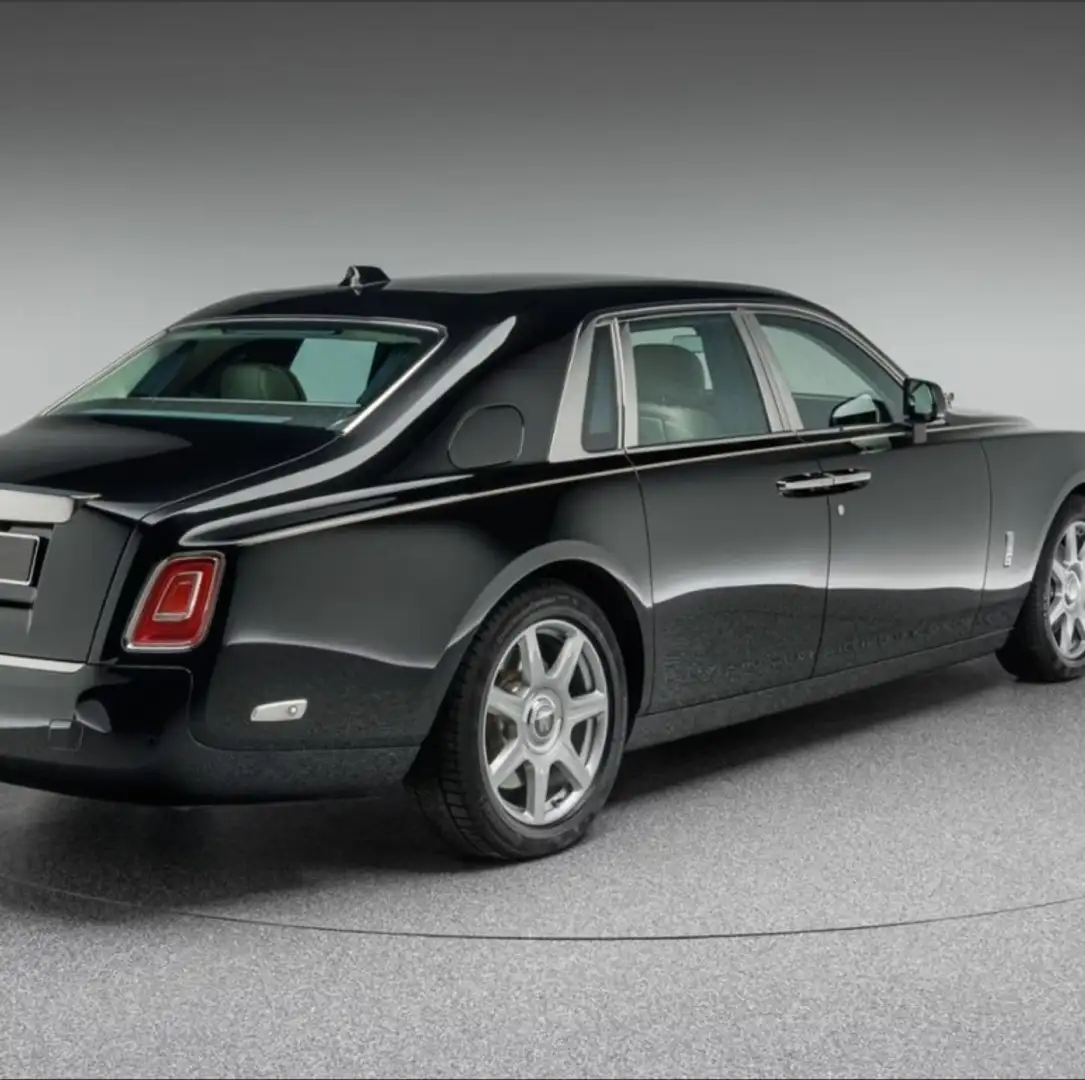 Rolls-Royce Phantom VIII Negro - 2