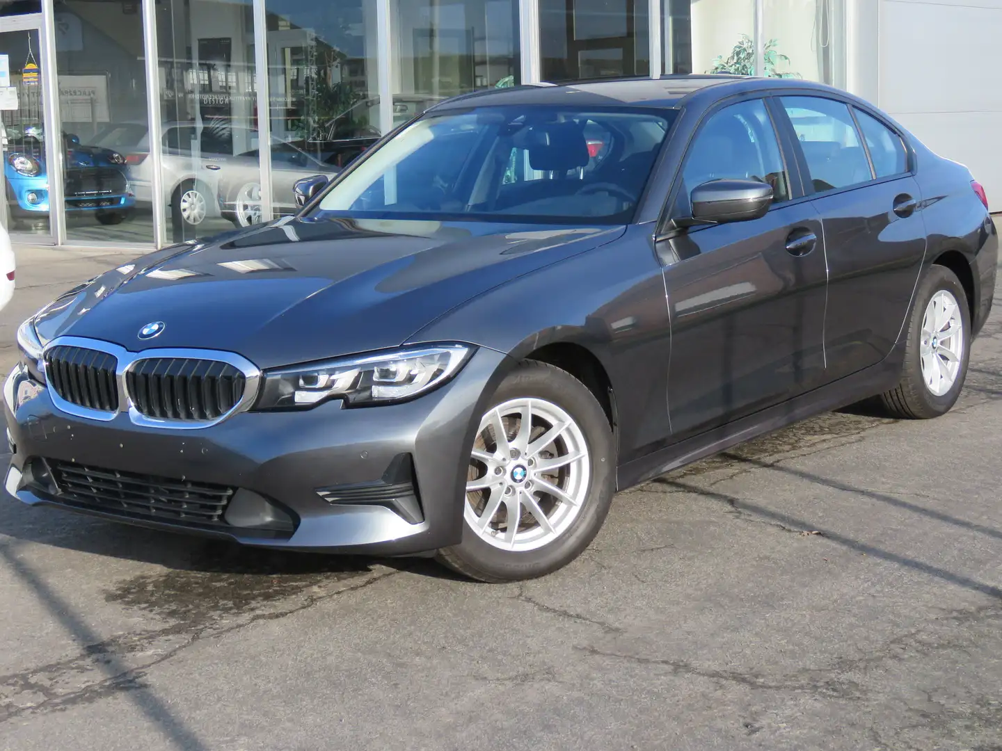 BMW 320 I Automaat - Navi - LED - Cruise - PDC - Alu Gris - 1