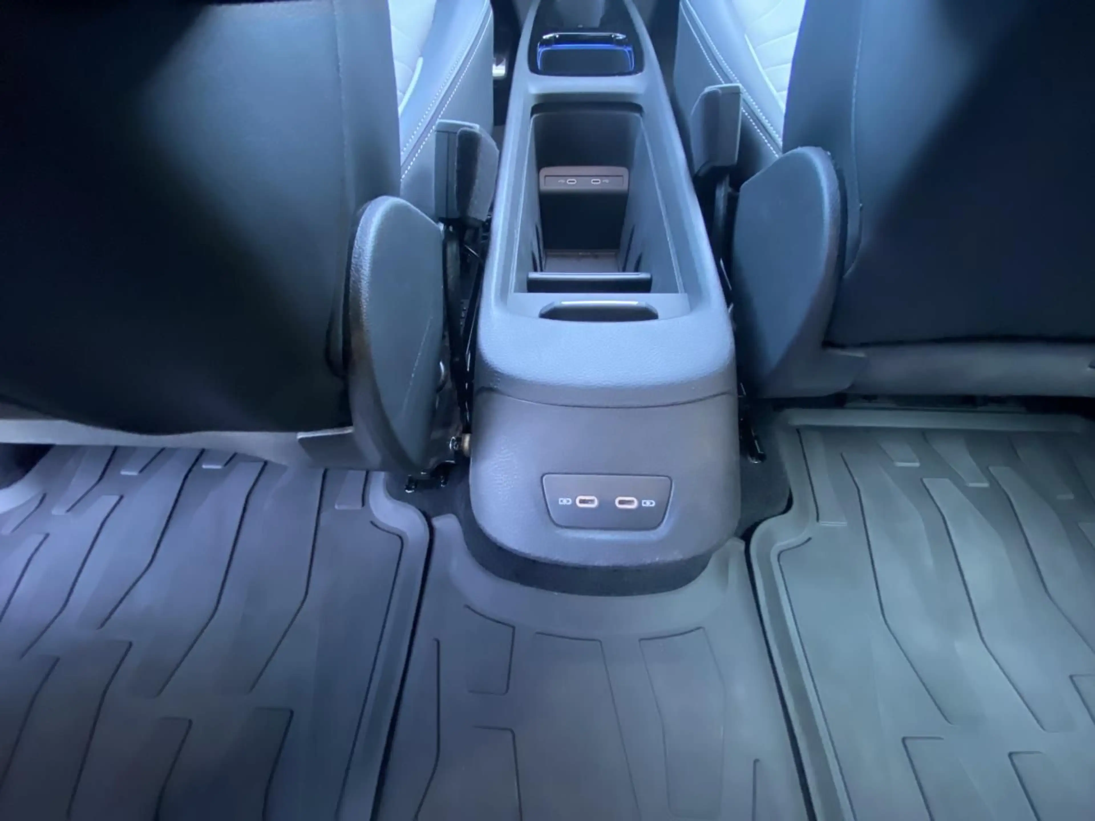 Volkswagen ID.3 PRO-S WÄRMEPUMPE+5-SITZER+19"+APP-CONNECT+ — photo 12