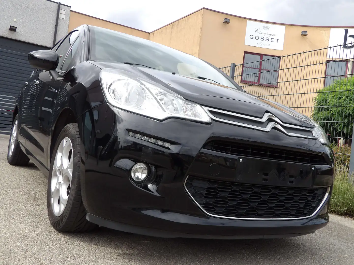 Citroen C3 C3 Pure Tech (VTi) 82 Exclusive Noir - 2