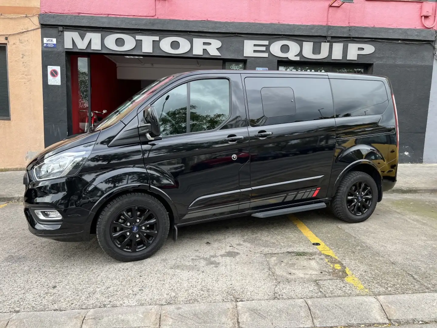 Ford Tourneo Custom 2.0 EcoBlue Titanium Aut. 170 Noir - 1