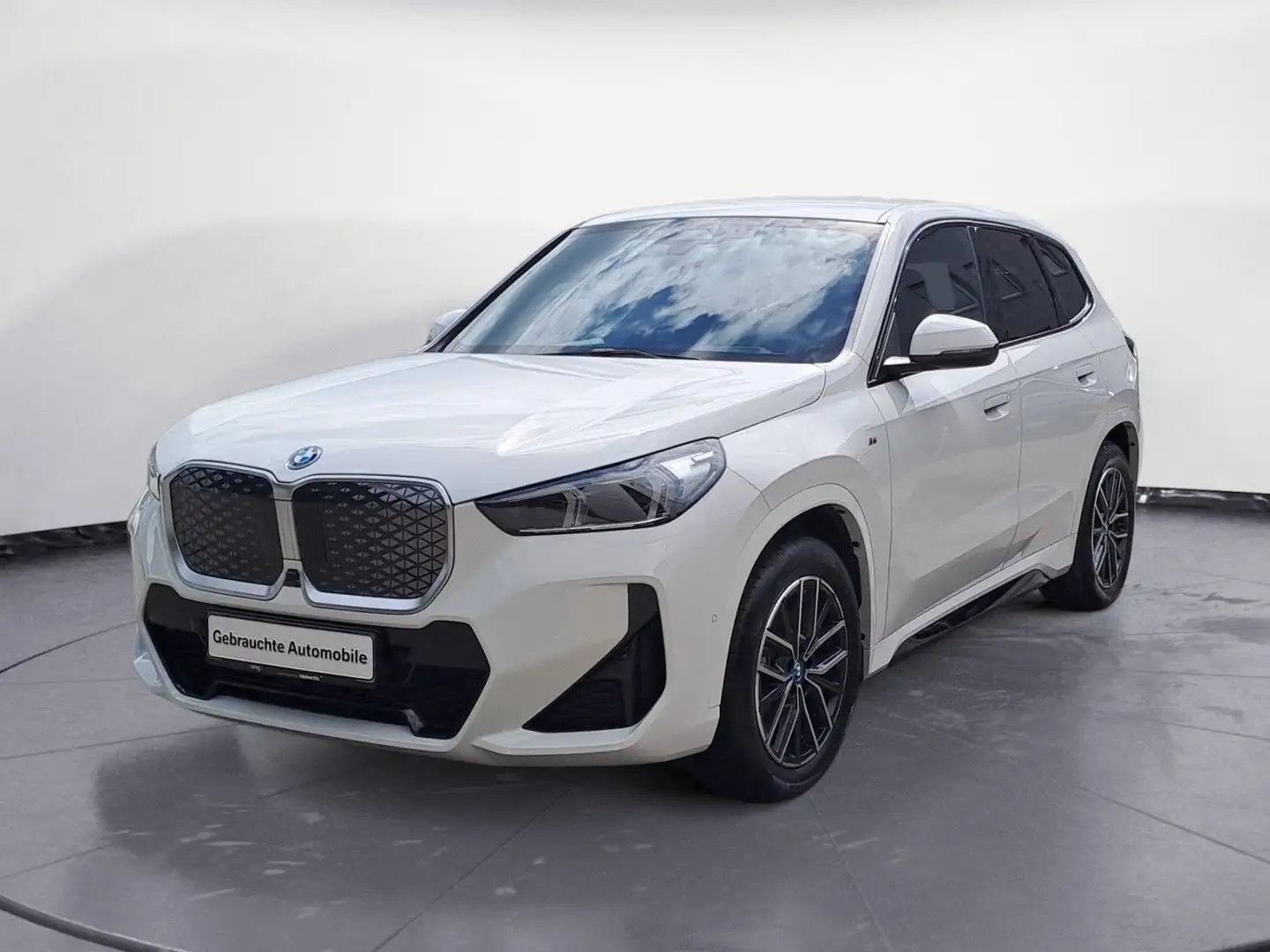 BMW iX1 eDrive20 M-Sport AHK Head Up PDC Weiß - 2
