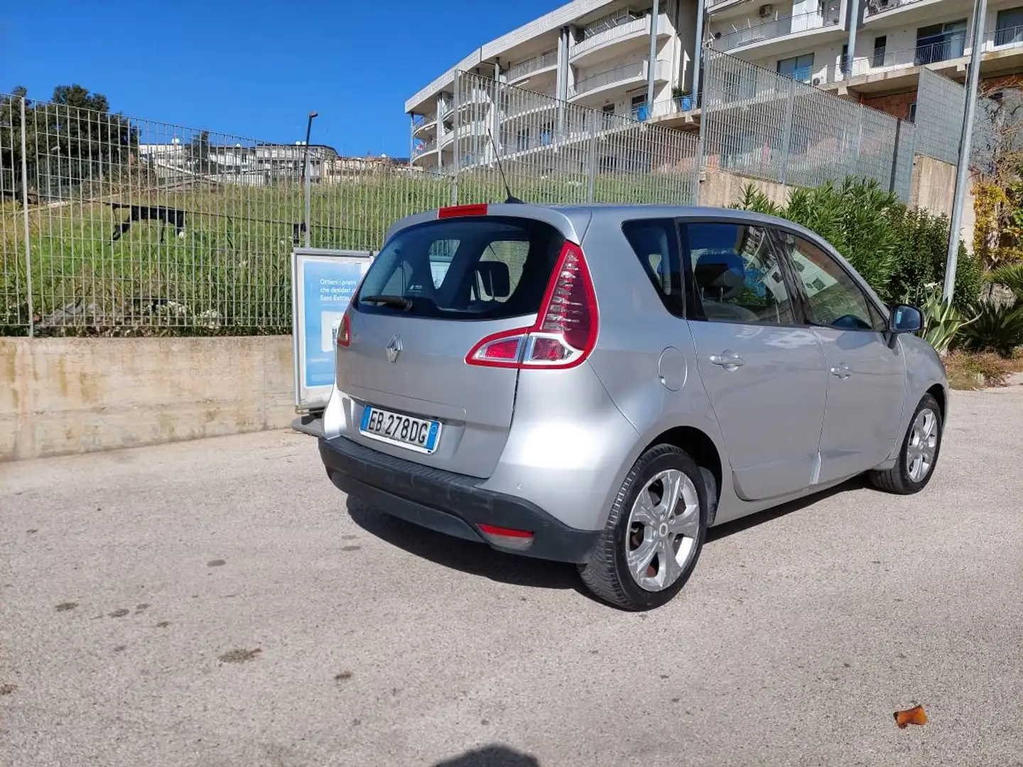 Renault Scenic Scenic III X-Mod 2009 X-Mod 1.9 dci Luxe - 1