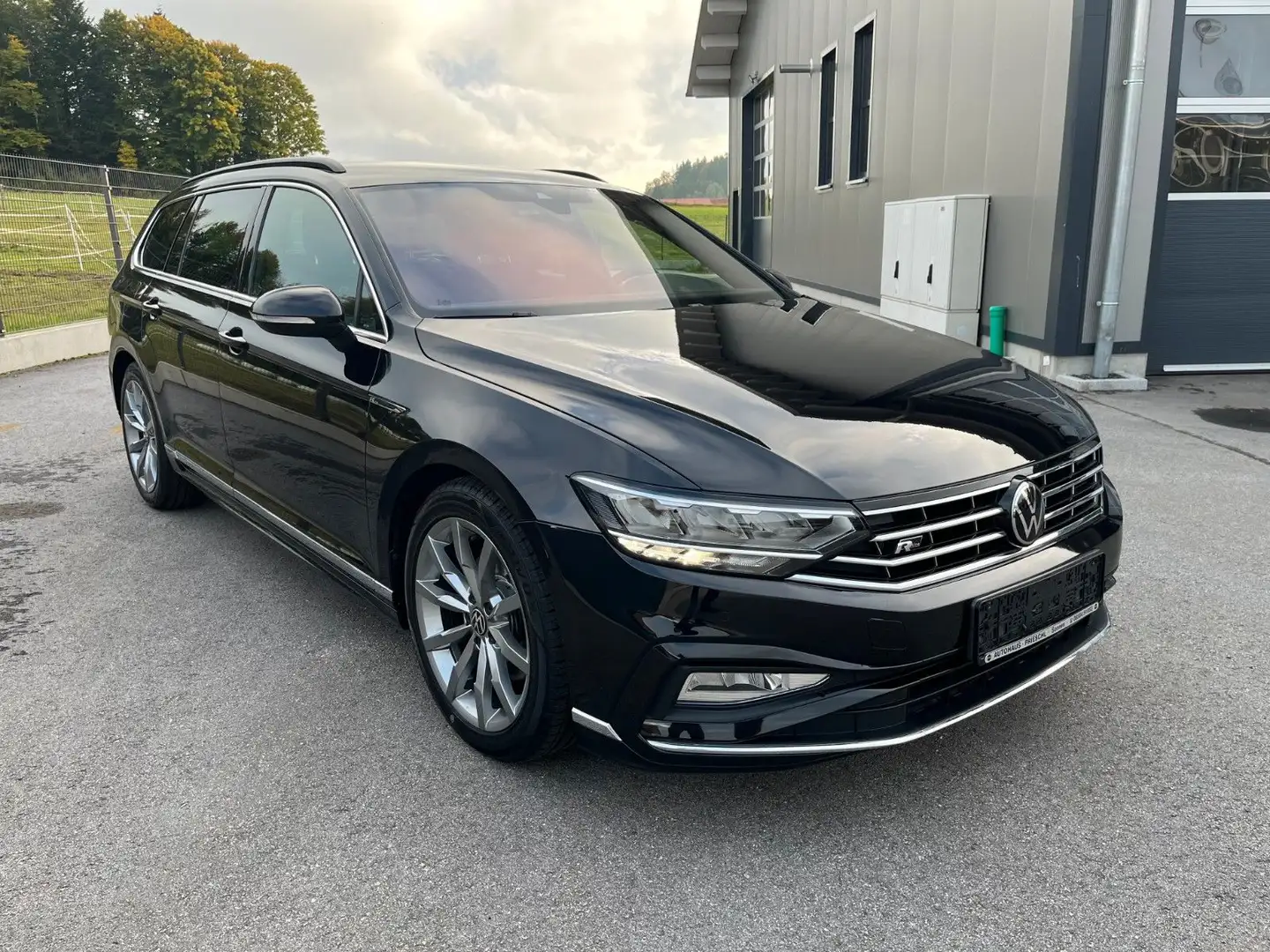 Volkswagen Passat Variant 2.0 TDI DSG R line,AHK,ACC Schwarz - 1