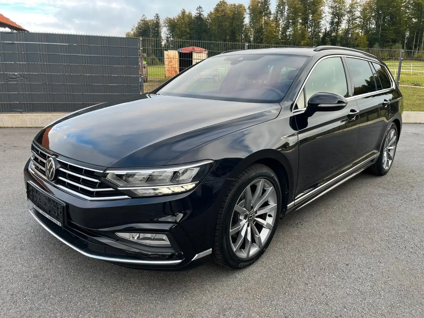 Volkswagen Passat Variant 2.0 TDI DSG R line,AHK,ACC Schwarz - 2