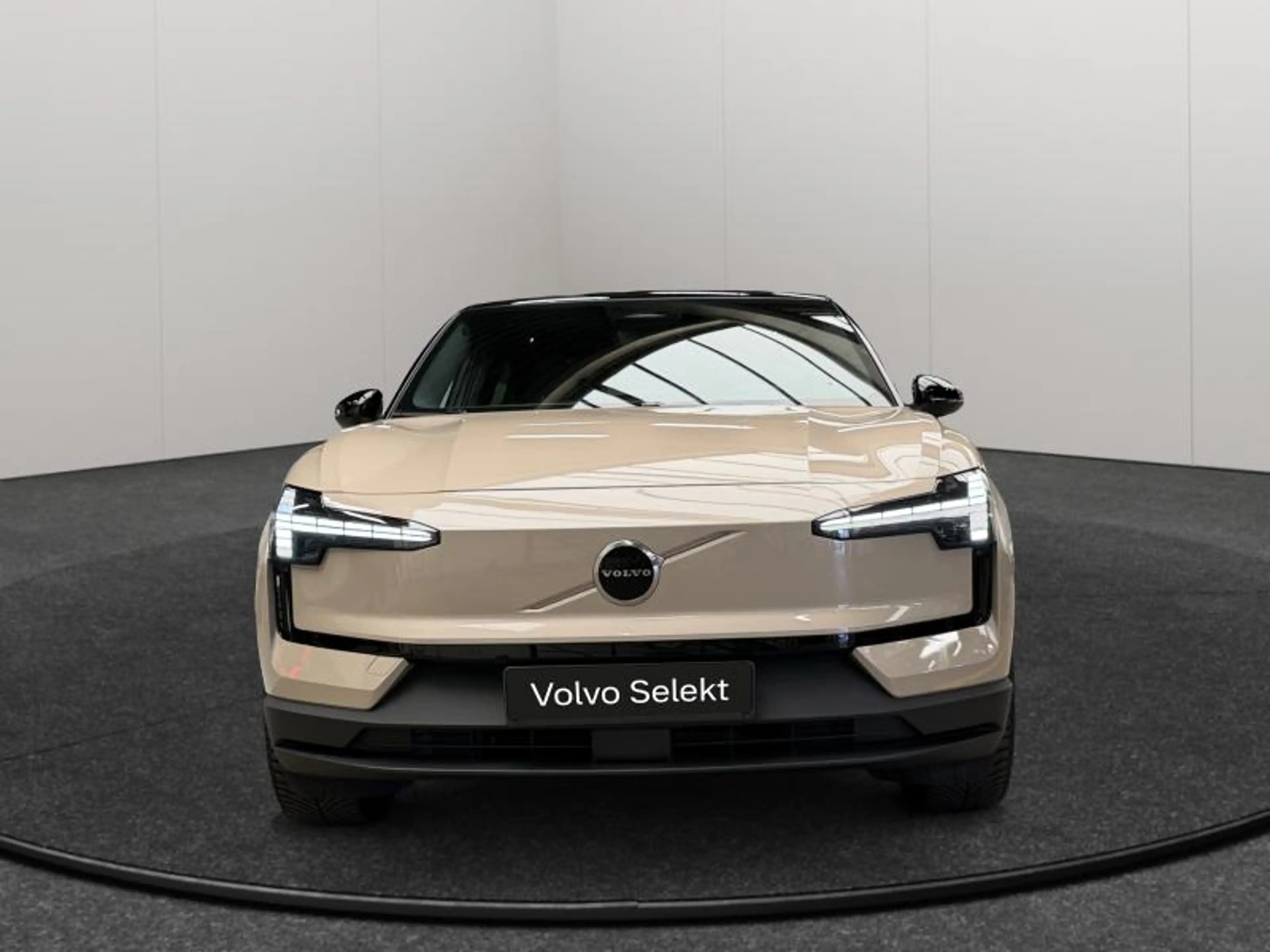 Volvo EX30 Plus BLACK EDITION P5 Long Range / Électrique 202 — photo 8