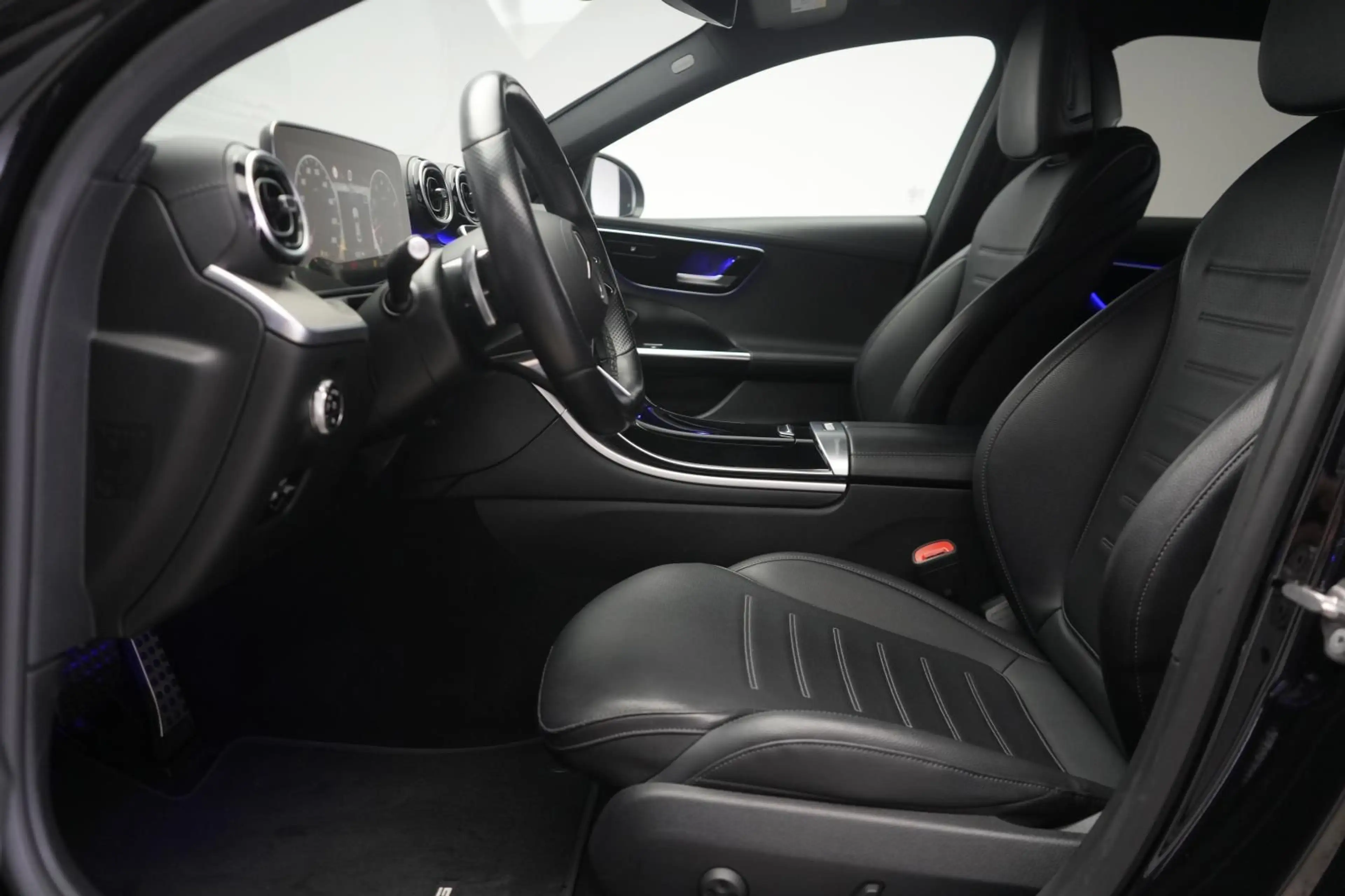 Mercedes-Benz C 300 9G-Tronic AMG Leder/Temp/Kamera/Lane/Side — photo 11