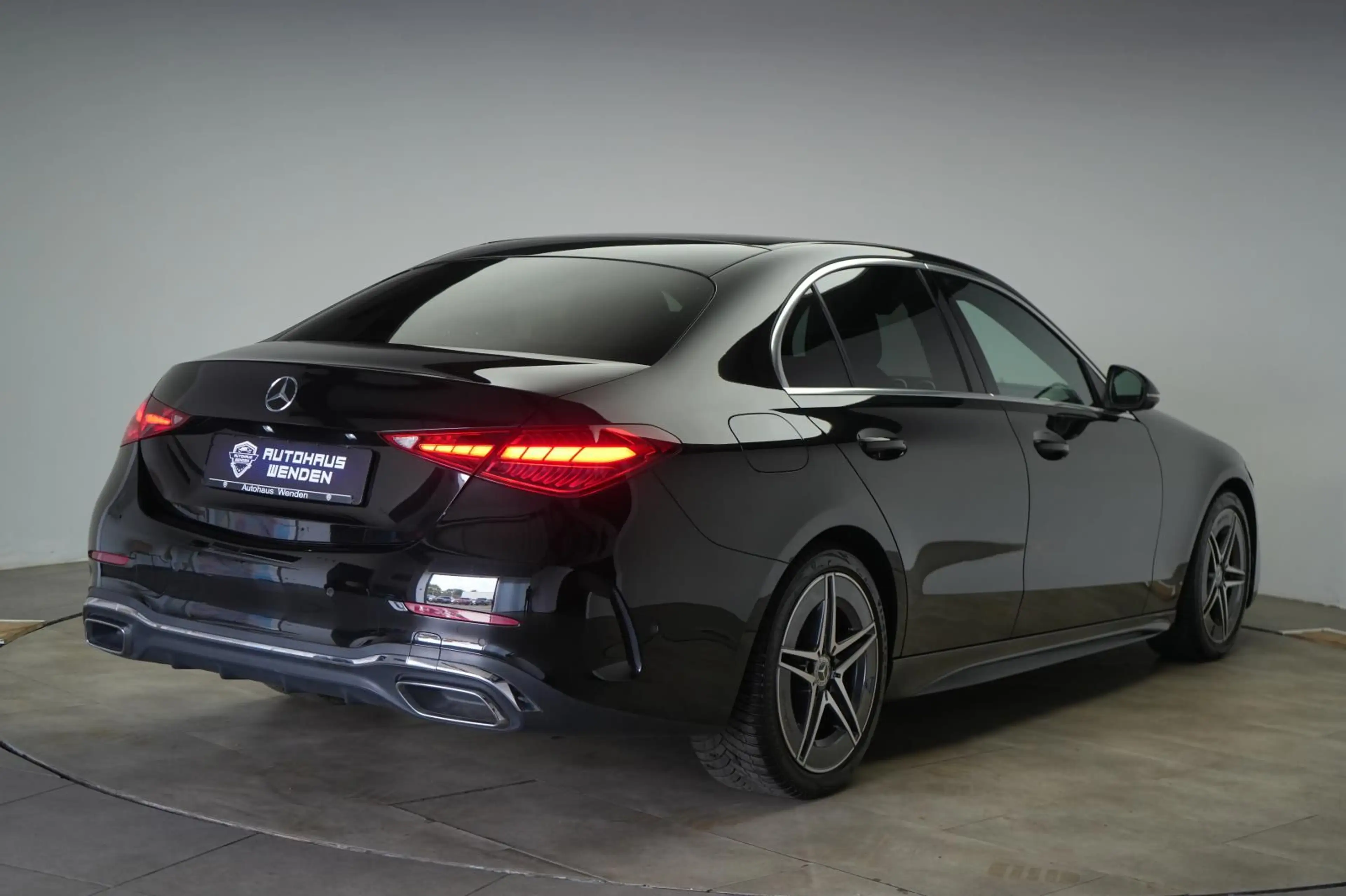 Mercedes-Benz C 300 9G-Tronic AMG Leder/Temp/Kamera/Lane/Side — photo 4
