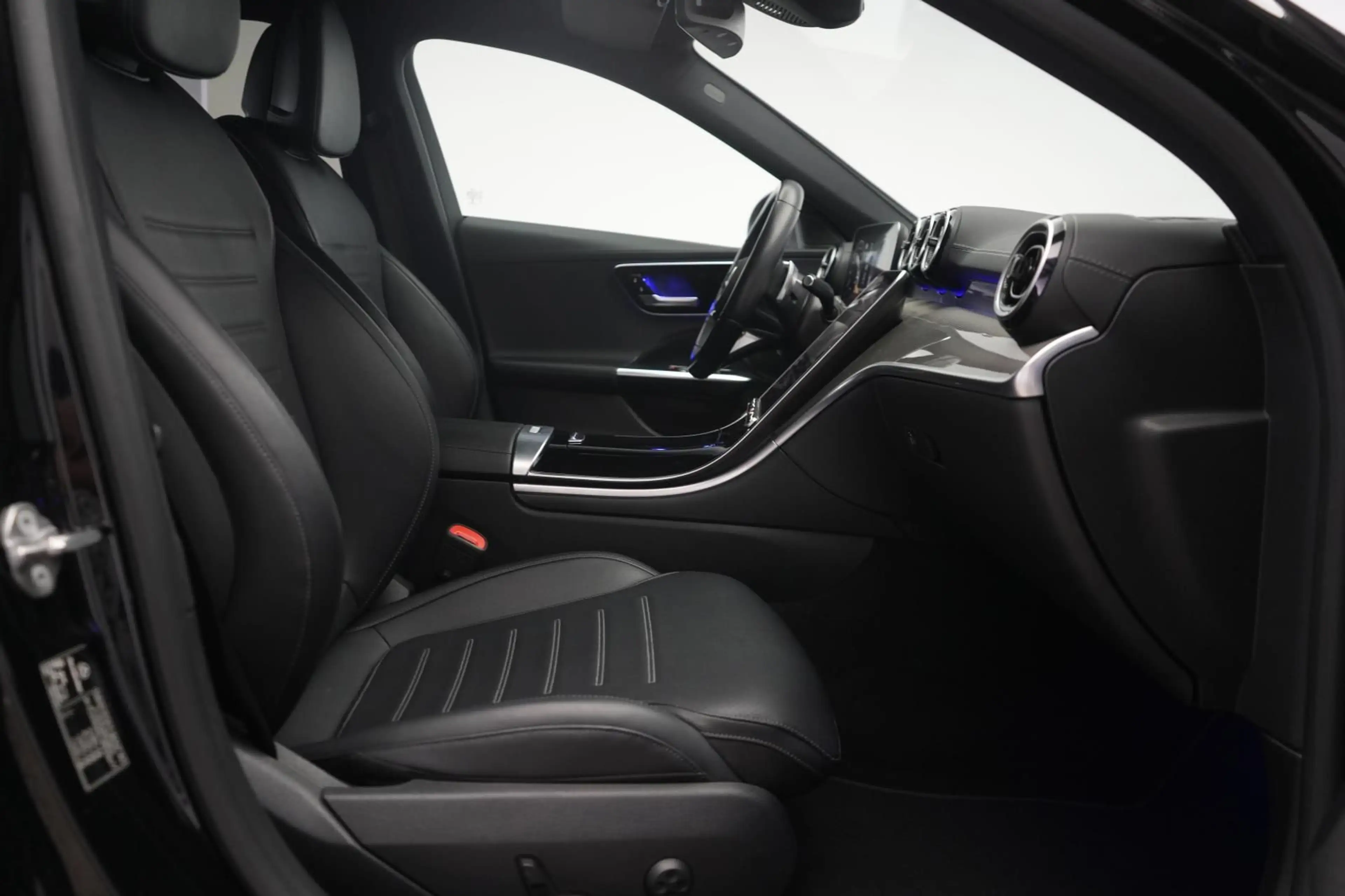 Mercedes-Benz C 300 9G-Tronic AMG Leder/Temp/Kamera/Lane/Side — photo 7