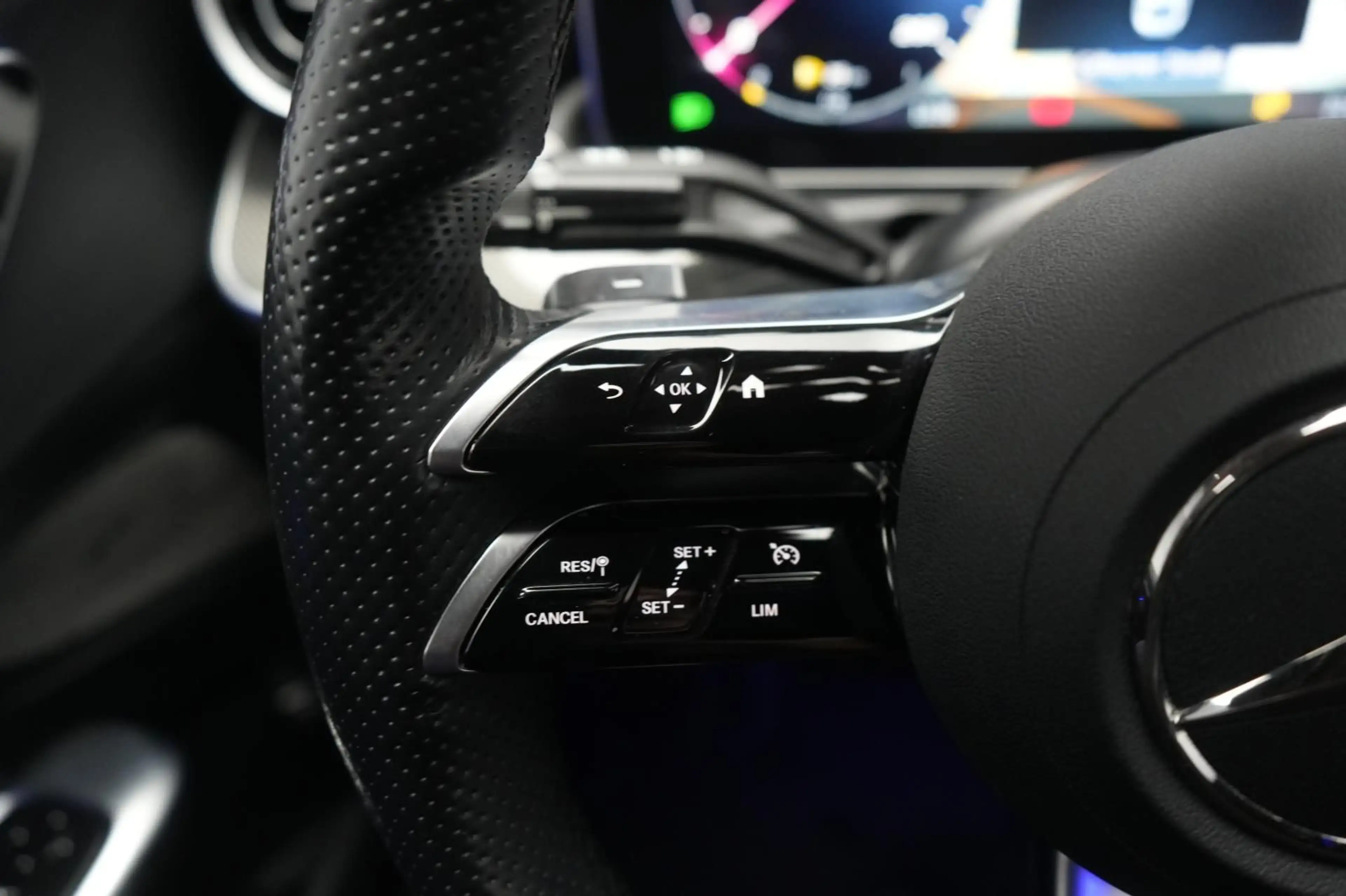 Mercedes-Benz C 300 9G-Tronic AMG Leder/Temp/Kamera/Lane/Side — photo 14