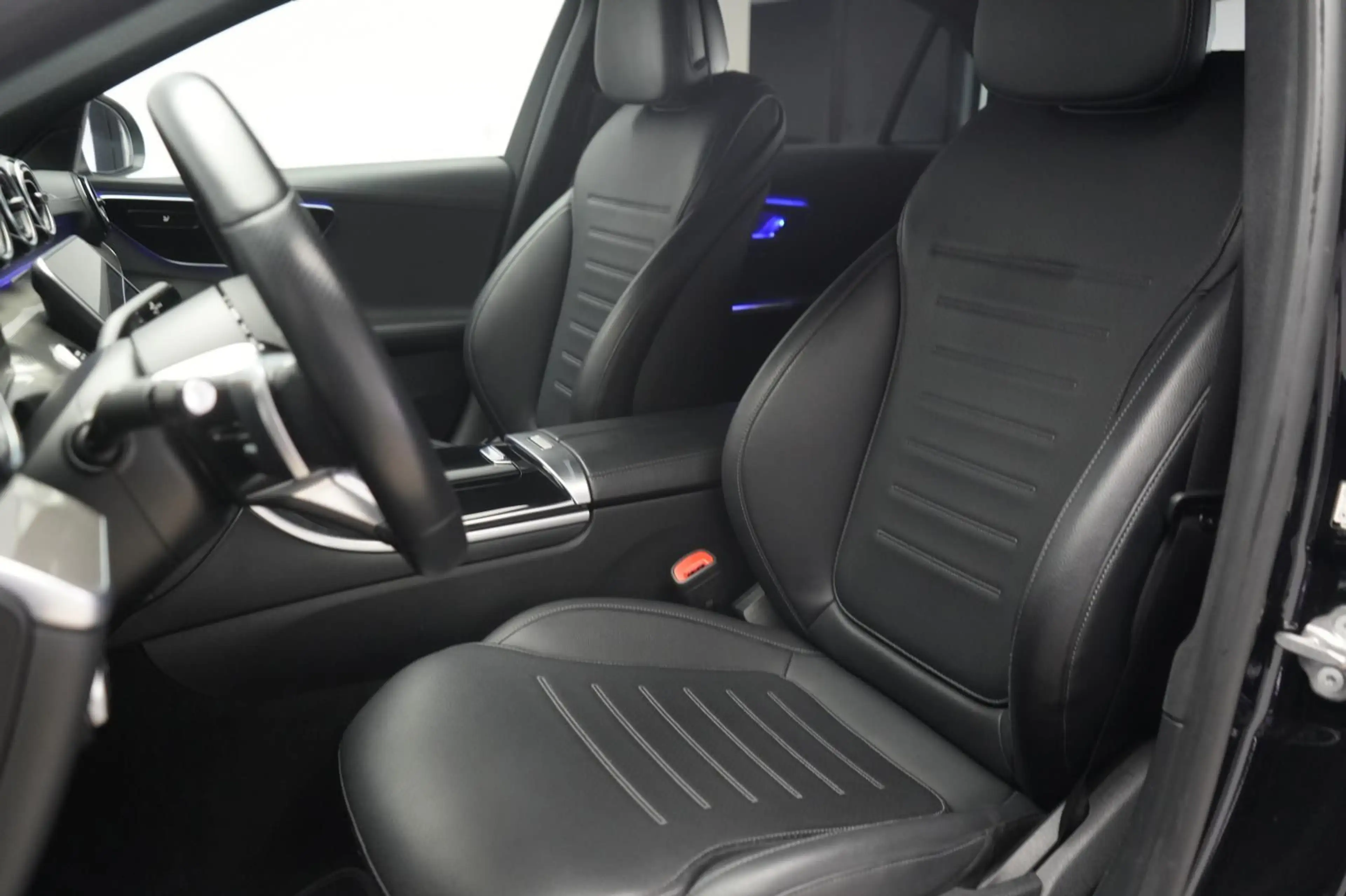 Mercedes-Benz C 300 9G-Tronic AMG Leder/Temp/Kamera/Lane/Side — photo 12