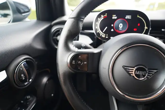 Mini Hatch view 17