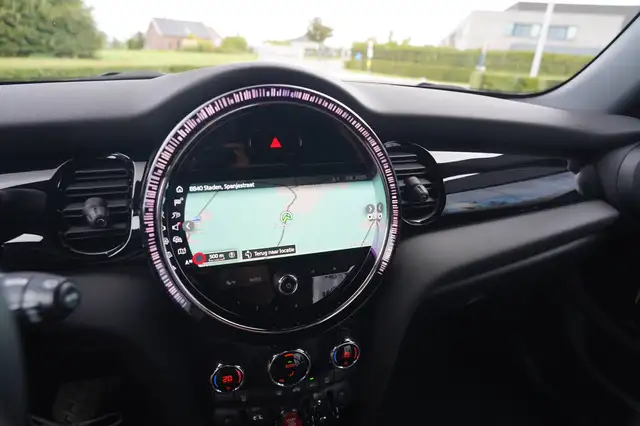 Mini Hatch view 21