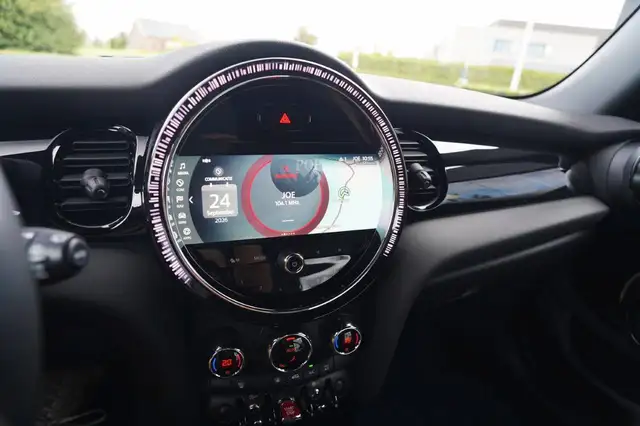Mini Hatch view 25