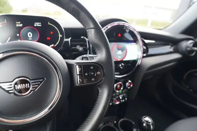 Mini Hatch view 19