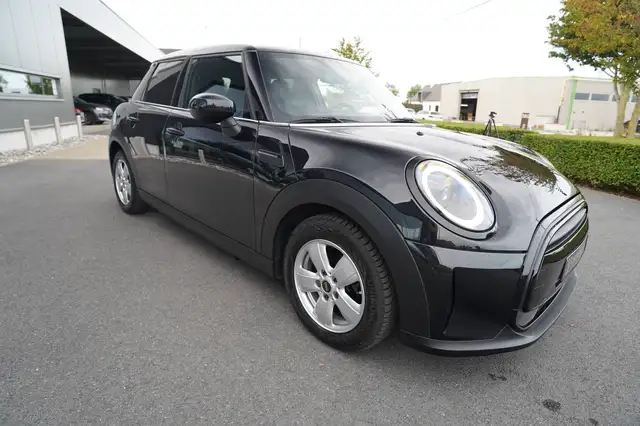 Mini Hatch view 13